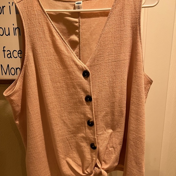 Old Navy Tops - Sleeveless old navy shirt